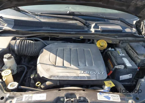 2015 Chrysler Town & Country Touring z USA, uszkodzony, nr VIN 2C4RC1BG2FR621088